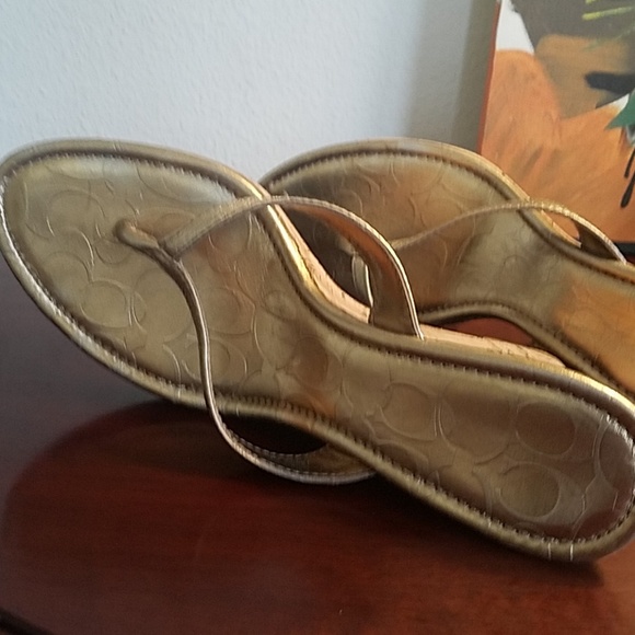 Coach gold metallic wedge sandal - Picture 4 of 5